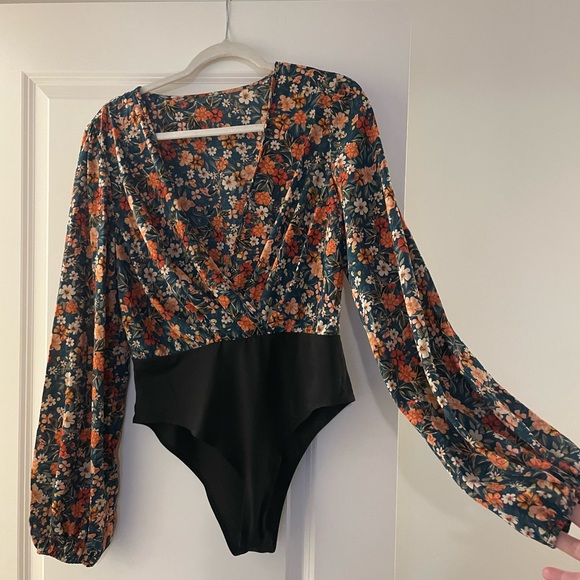 Floral, deep cut, bodysuit - Picture 3 of 5